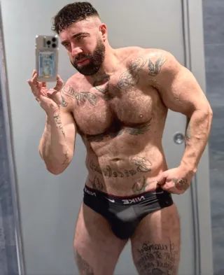 Onlyfans: manuelscalcoxxx